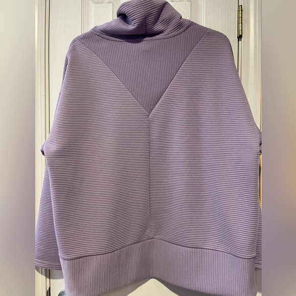 Lavender Mock Neck Active Top - Picture 2 of 5
